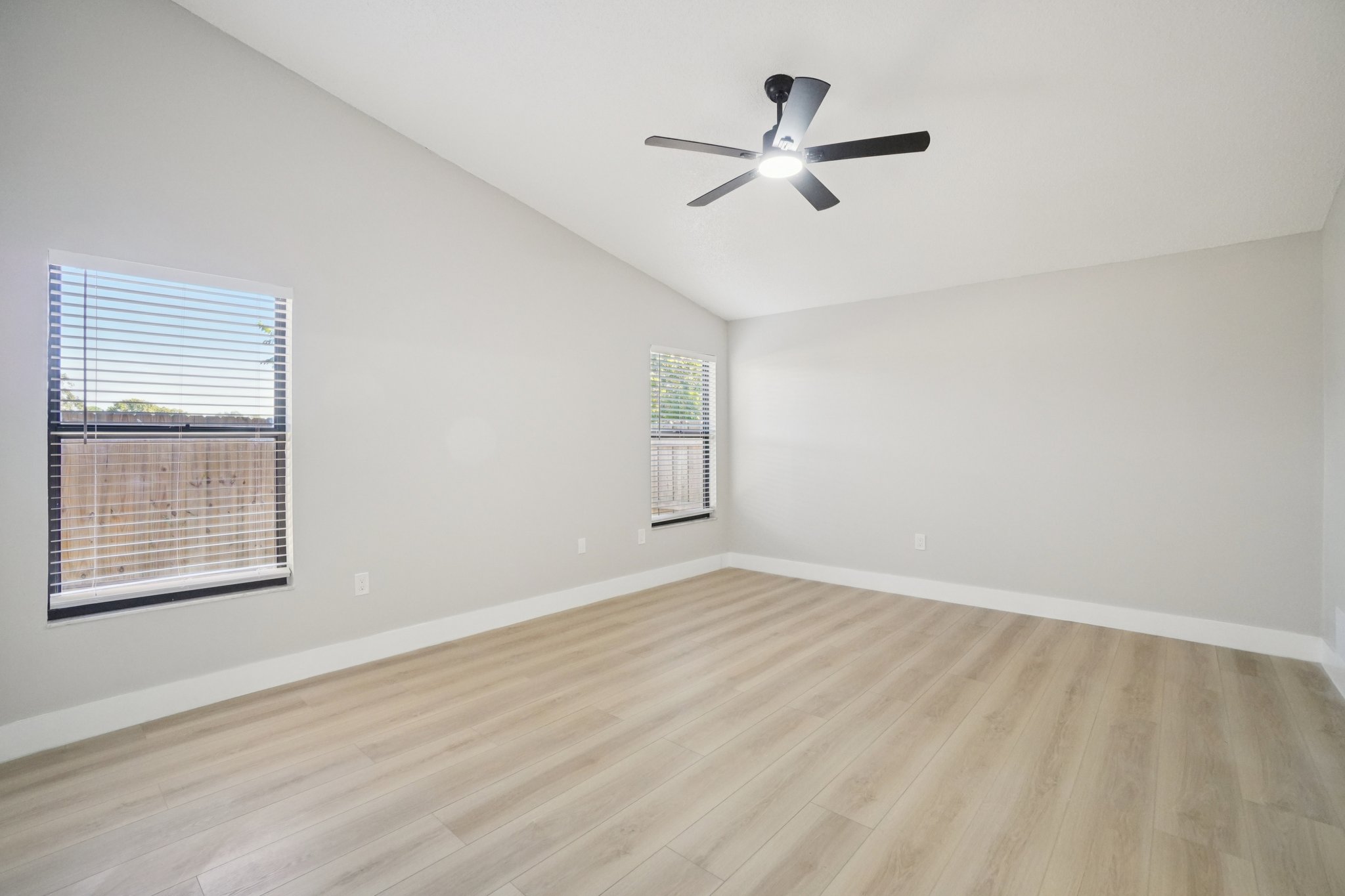 Bonnie Blvd-S1712-015.jpg