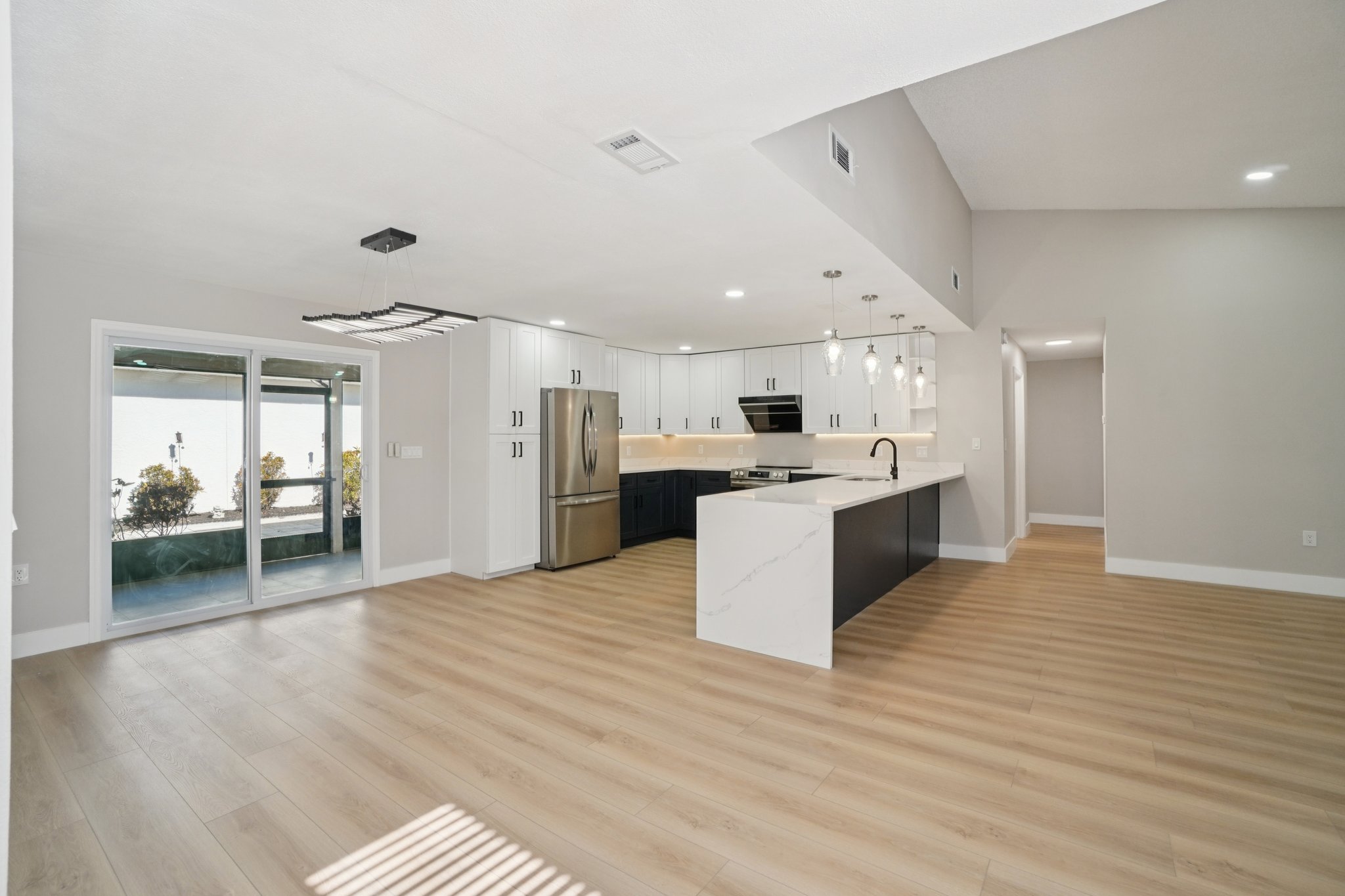 Bonnie Blvd-S1712-017.jpg