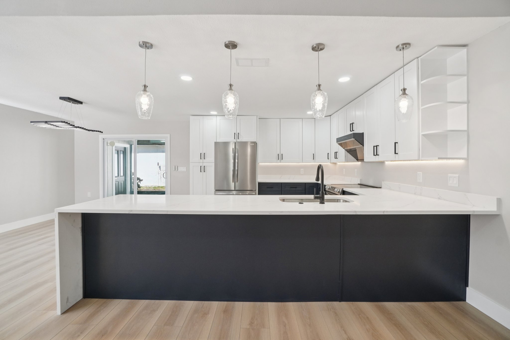 Bonnie Blvd-S1712-025.jpg