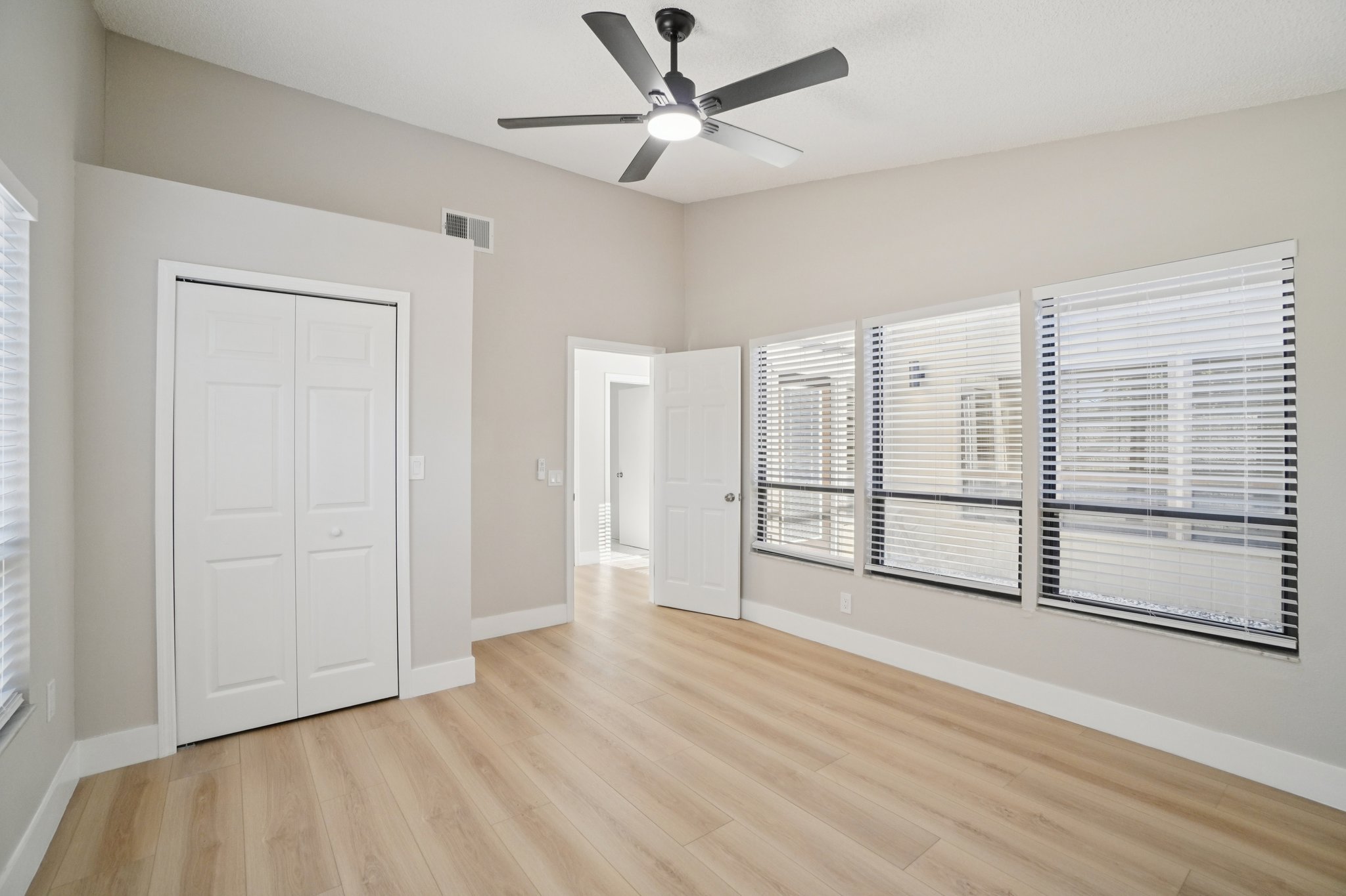 Bonnie Blvd-S1712-031.jpg