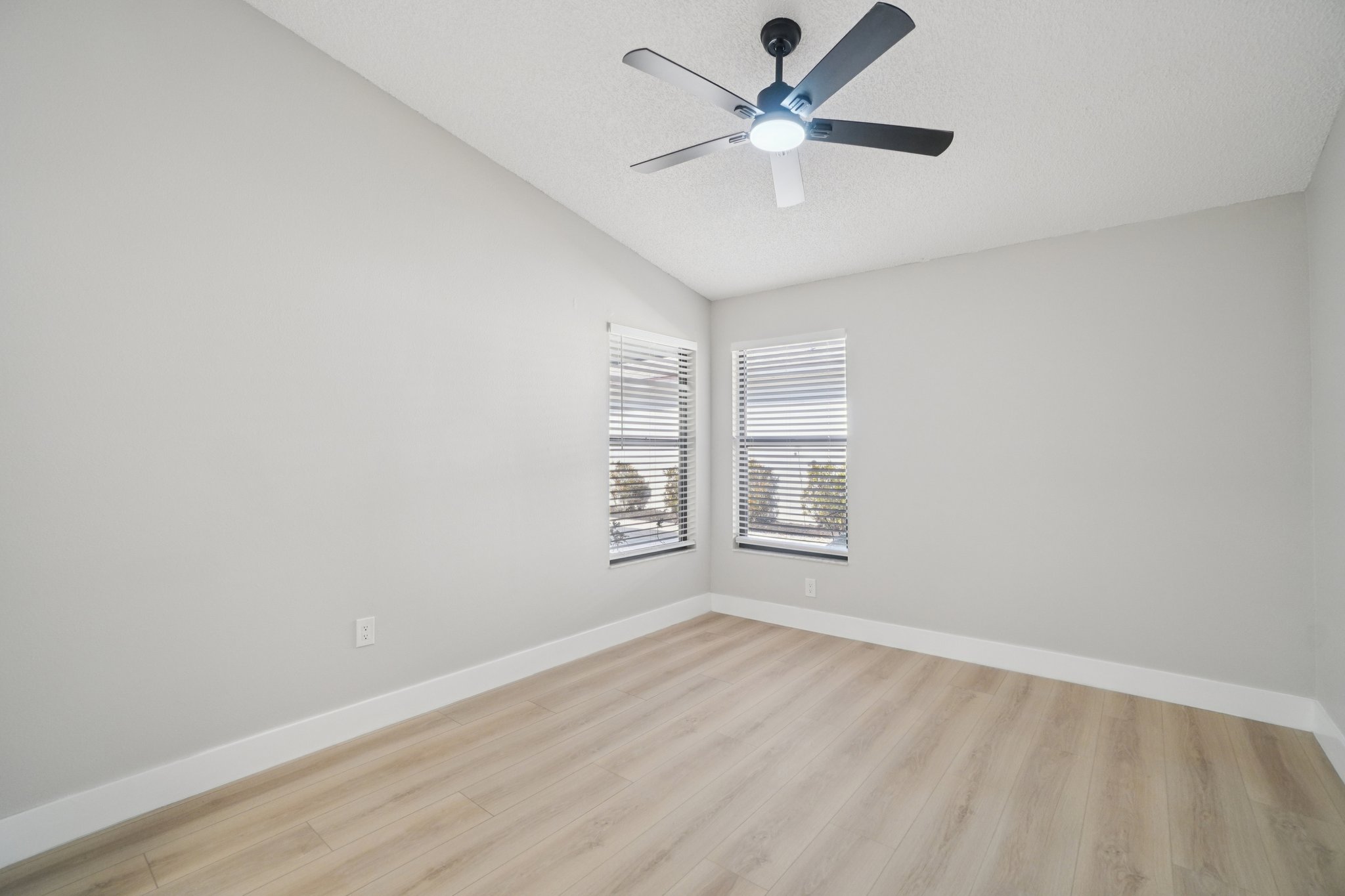 Bonnie Blvd-S1712-041.jpg