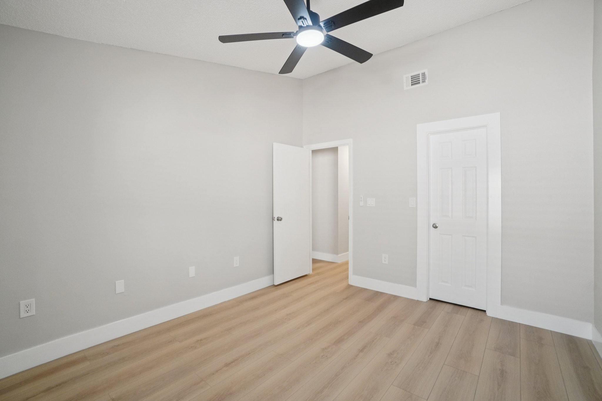 Bonnie Blvd-S1712-042.jpg