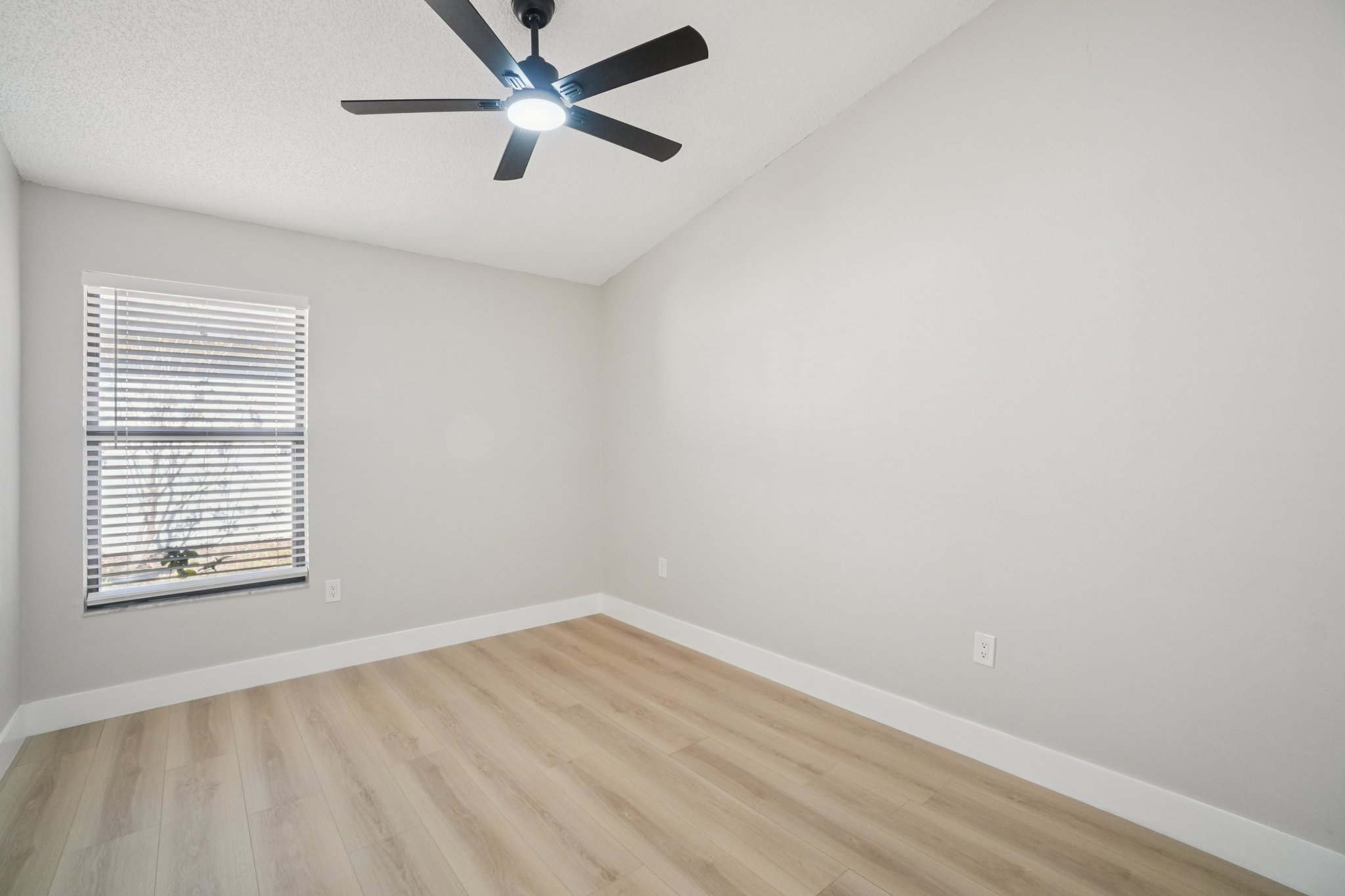 Bonnie Blvd-S1712-043.jpg