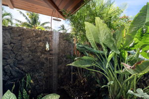 K Bedroom 2 Outdoor Shower