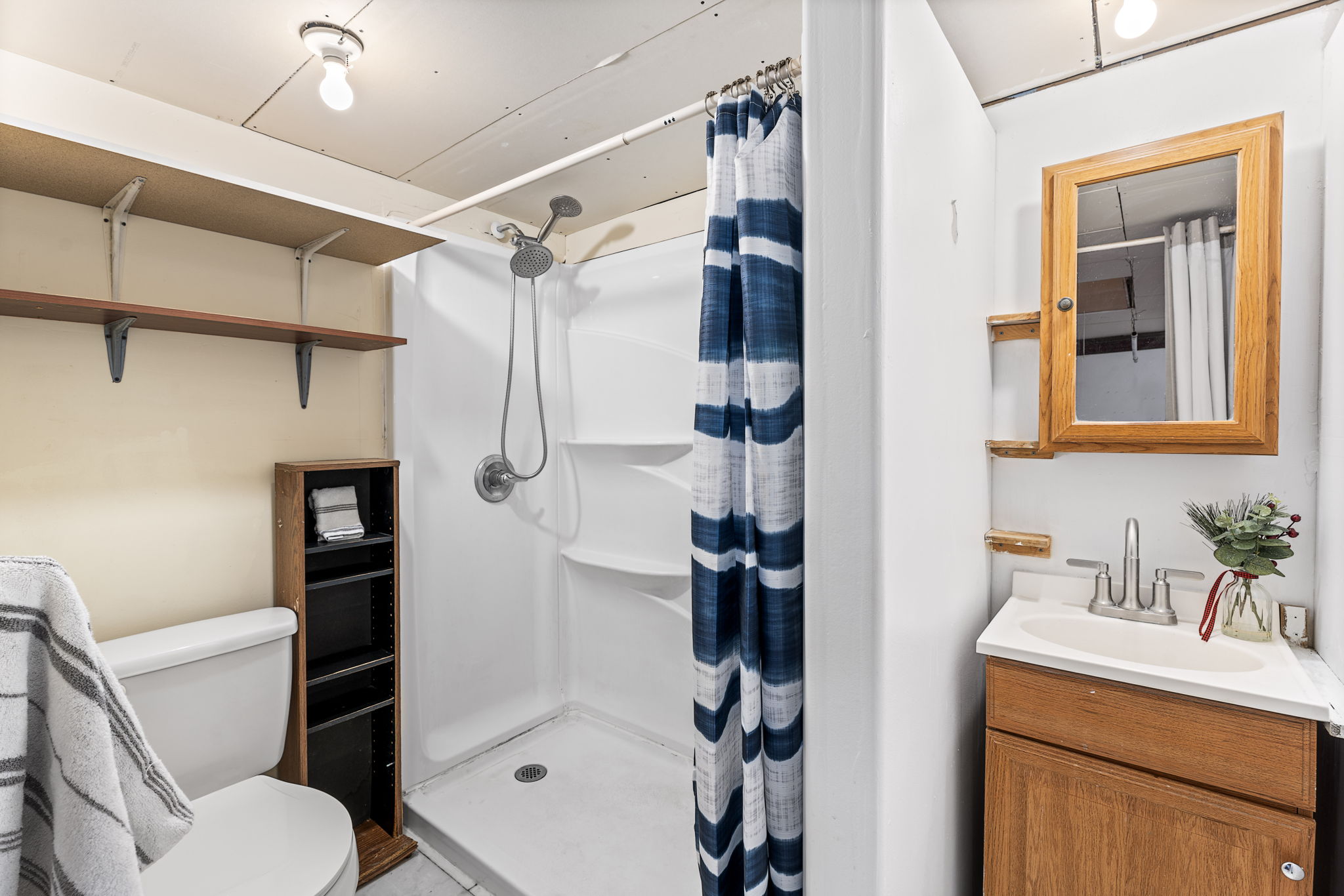 Enclosed Room f