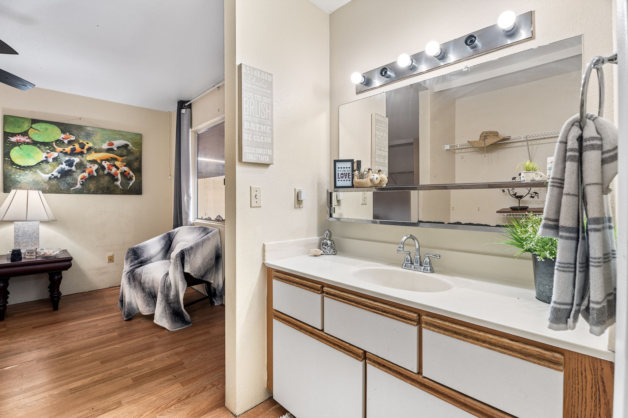 Primary Bathroom 1b
