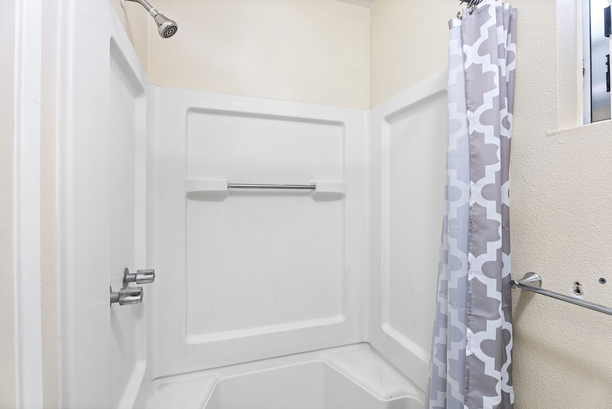 Primary Bathroom 1c
