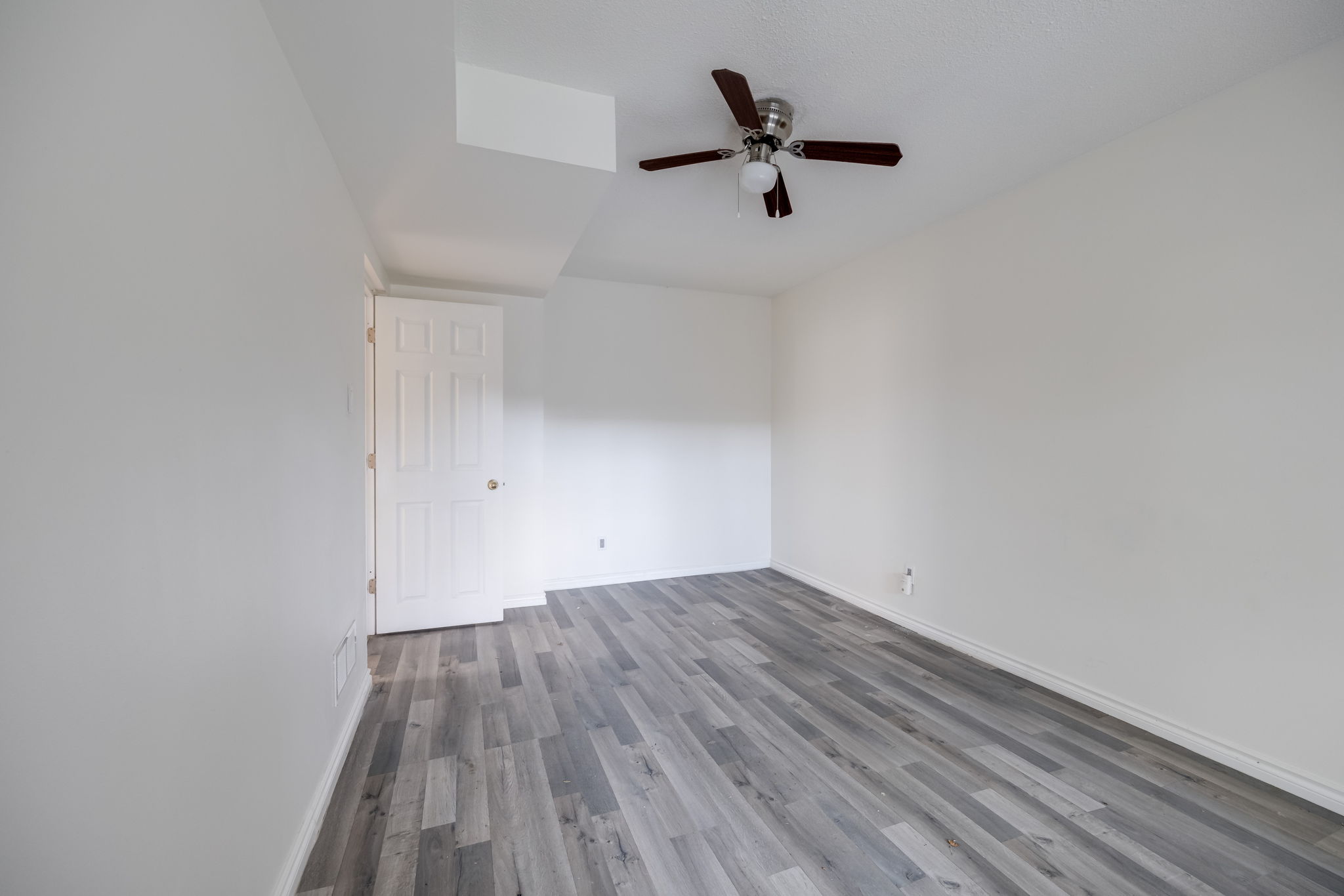 Toronto property showcase — delivered property photograph 36