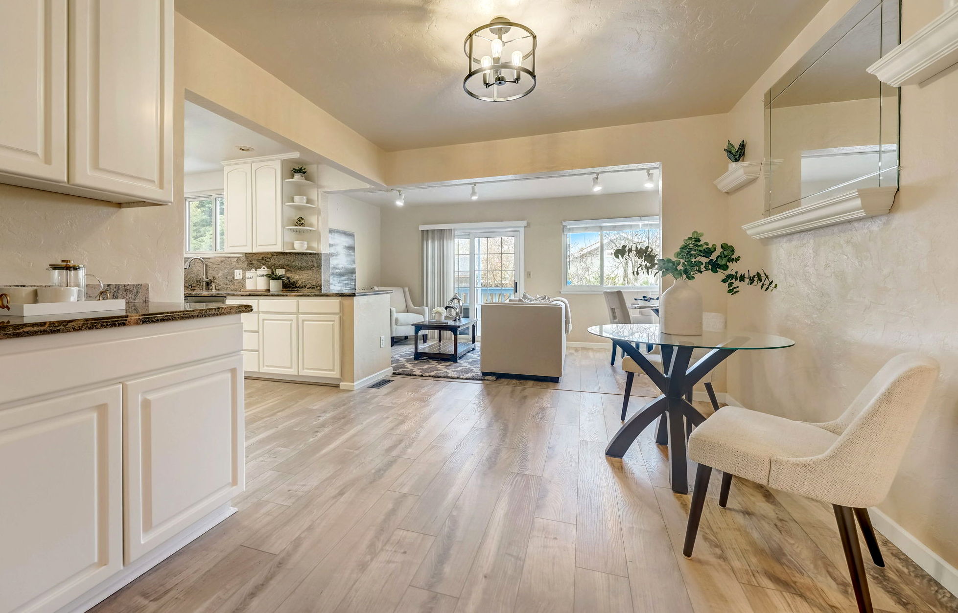 Dining Room/Kitchen