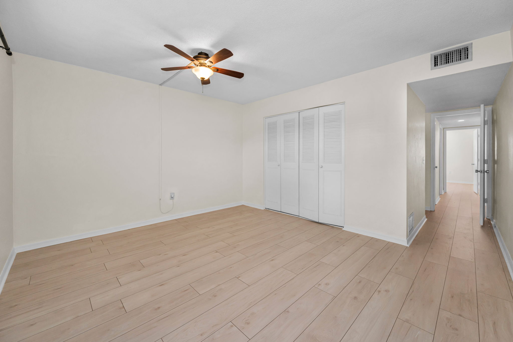 Primary Bedroom1b