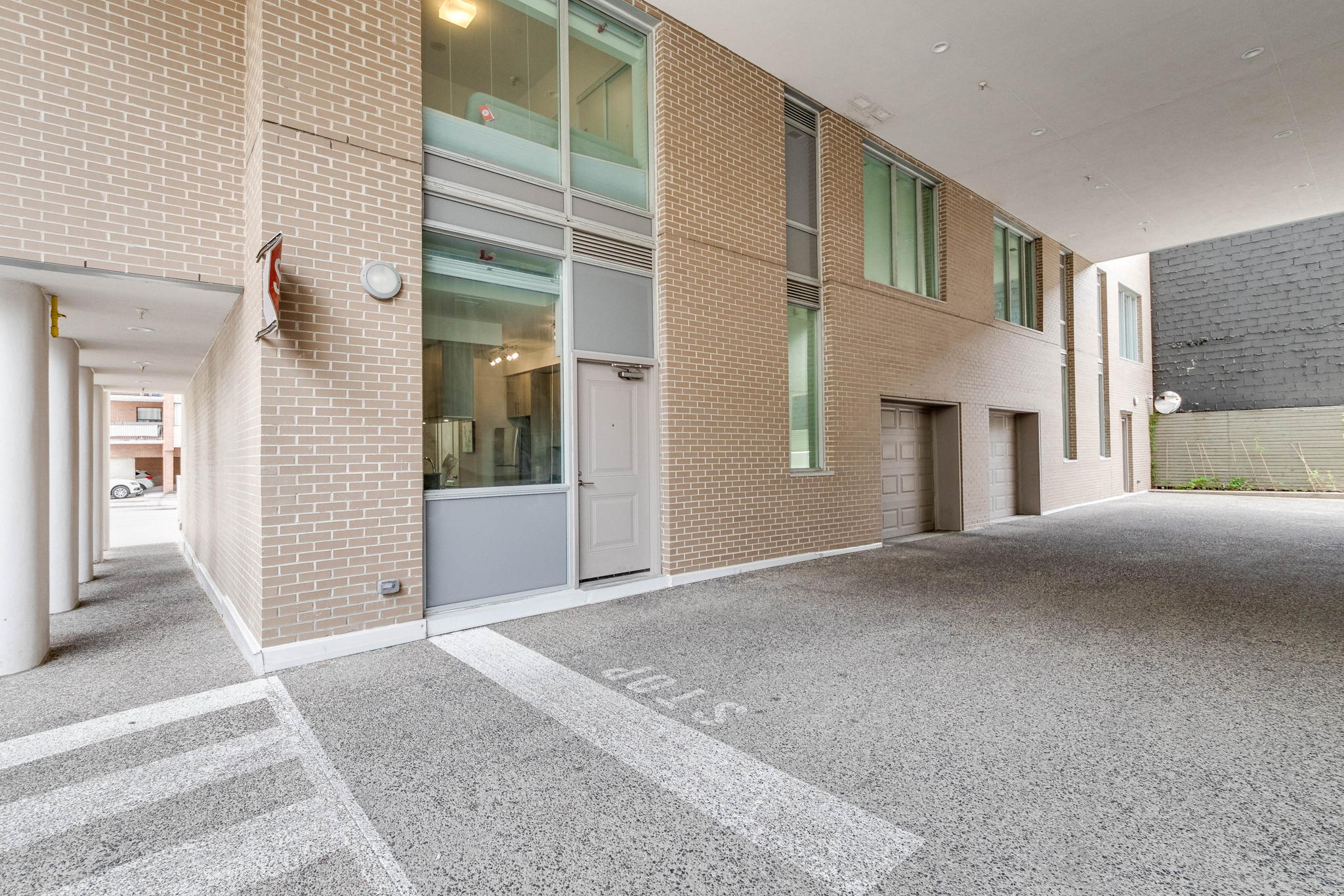 Toronto property showcase — delivered property photograph 36