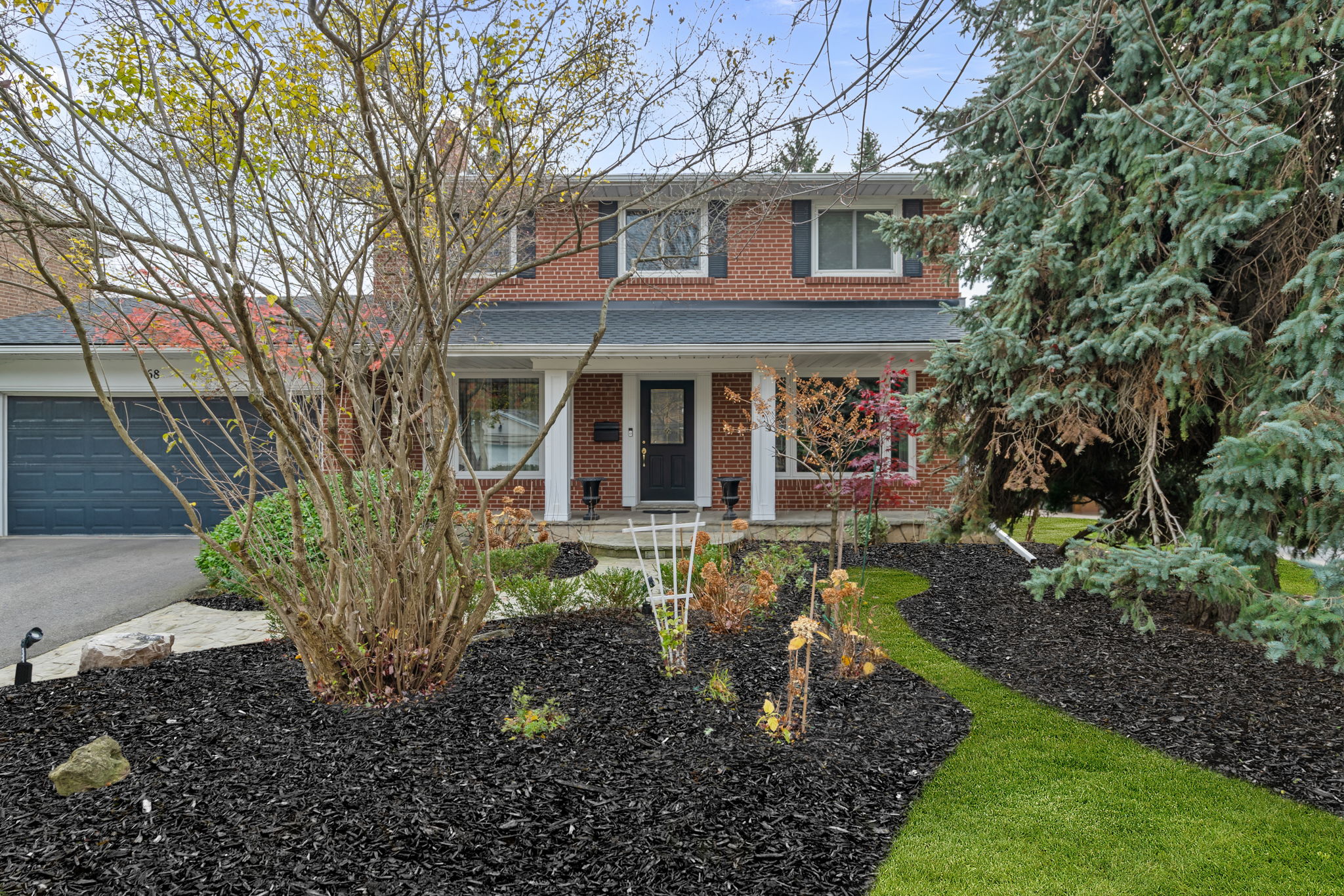 68 Montressor Dr Toronto, ON M2P 1Z4