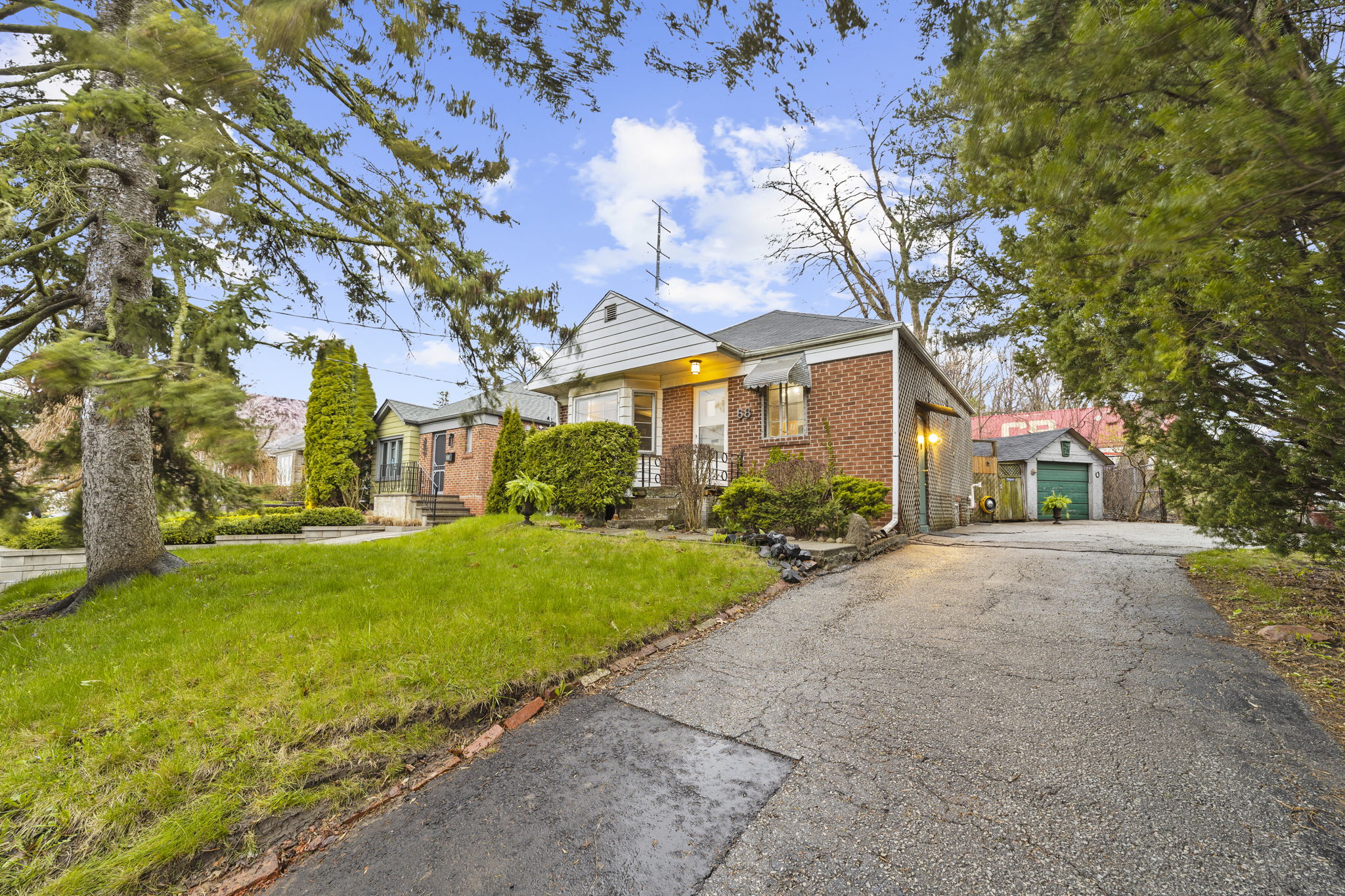 68 Nesbitt Dr, Toronto, ON M4W 2G3 Air Unlimited Corp.