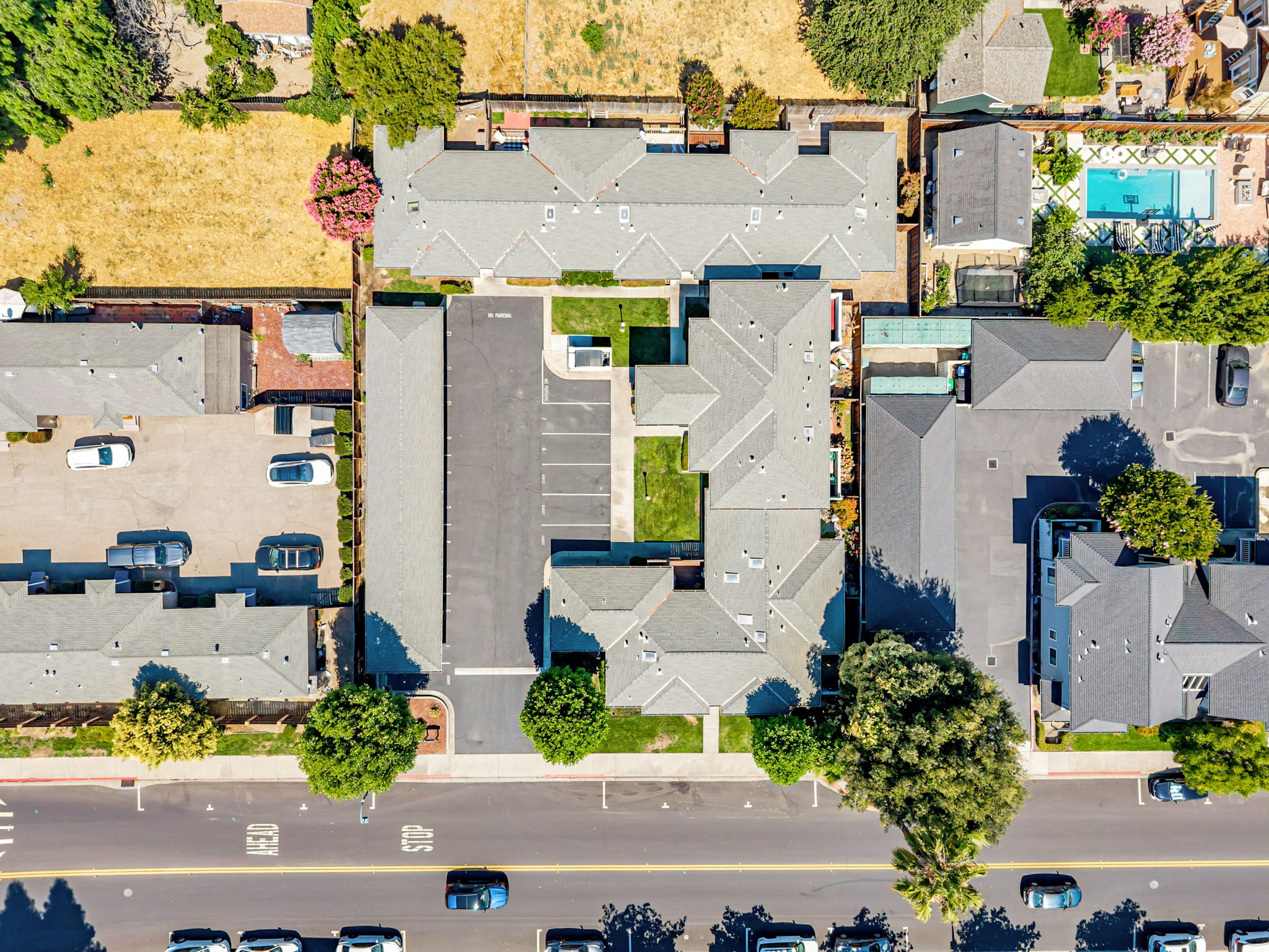 010_AERIALS_68 Peters Ave