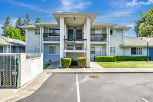 001_68 Peters Ave