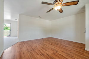 012_68 Peters Ave