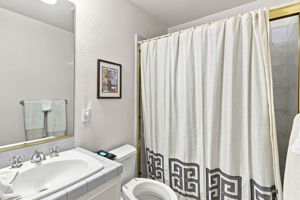 045_F8_68 Pierce Ave
