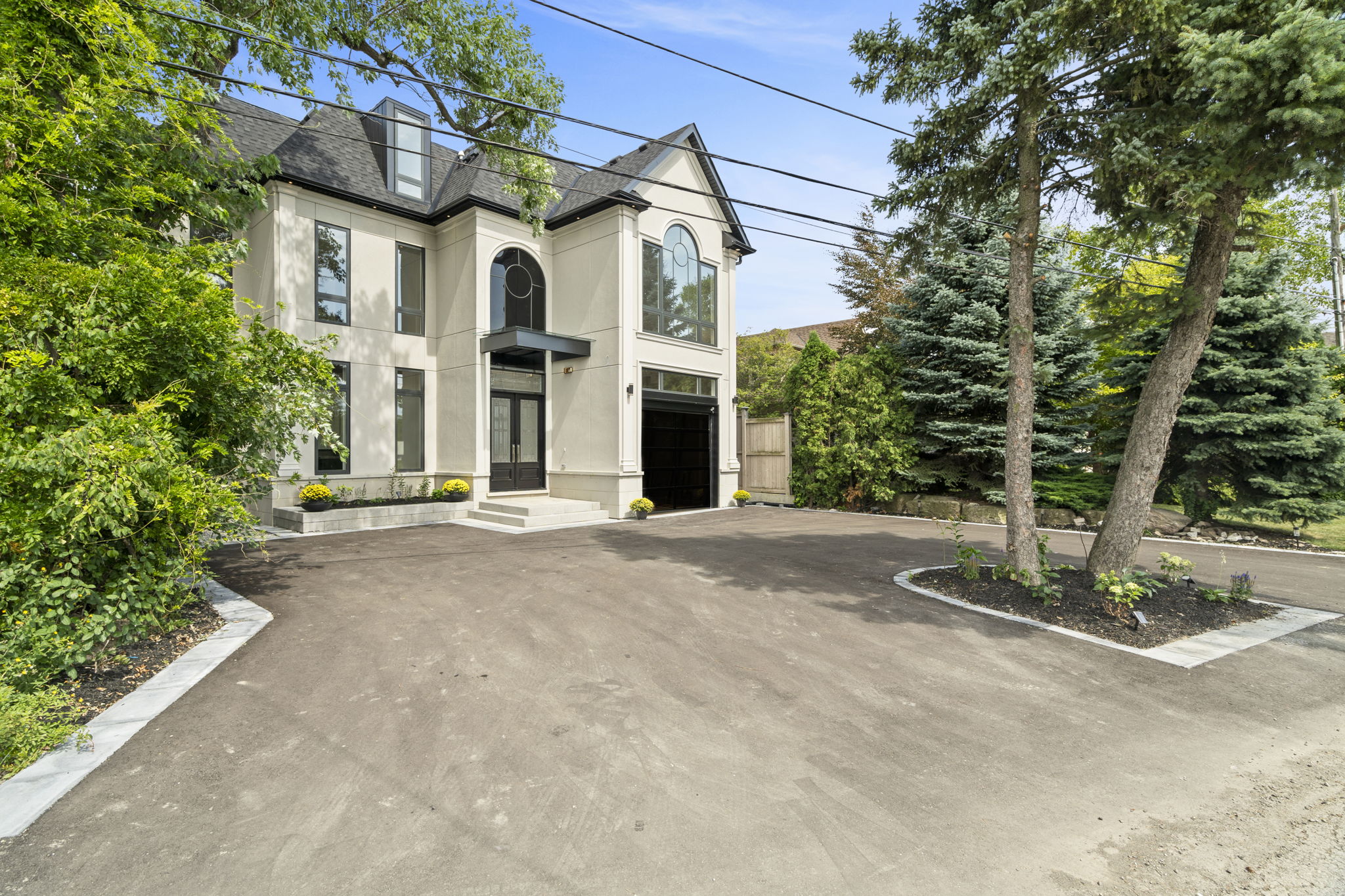68 Seabreeze Crescent Hamilton, ON L8E 5C9