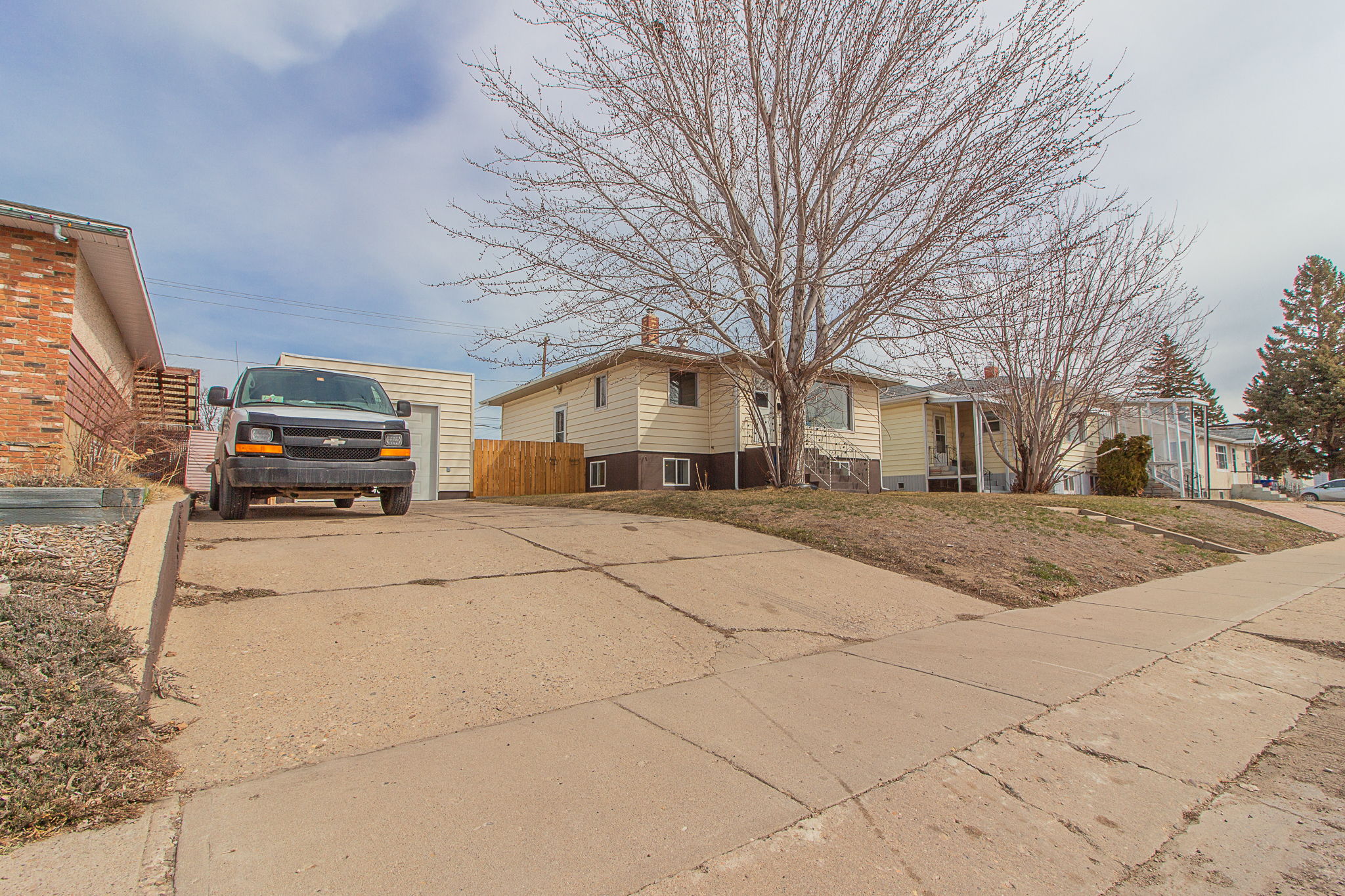  680 8 St SW, Medicine Hat, AB T1A 4M4, US Photo 9