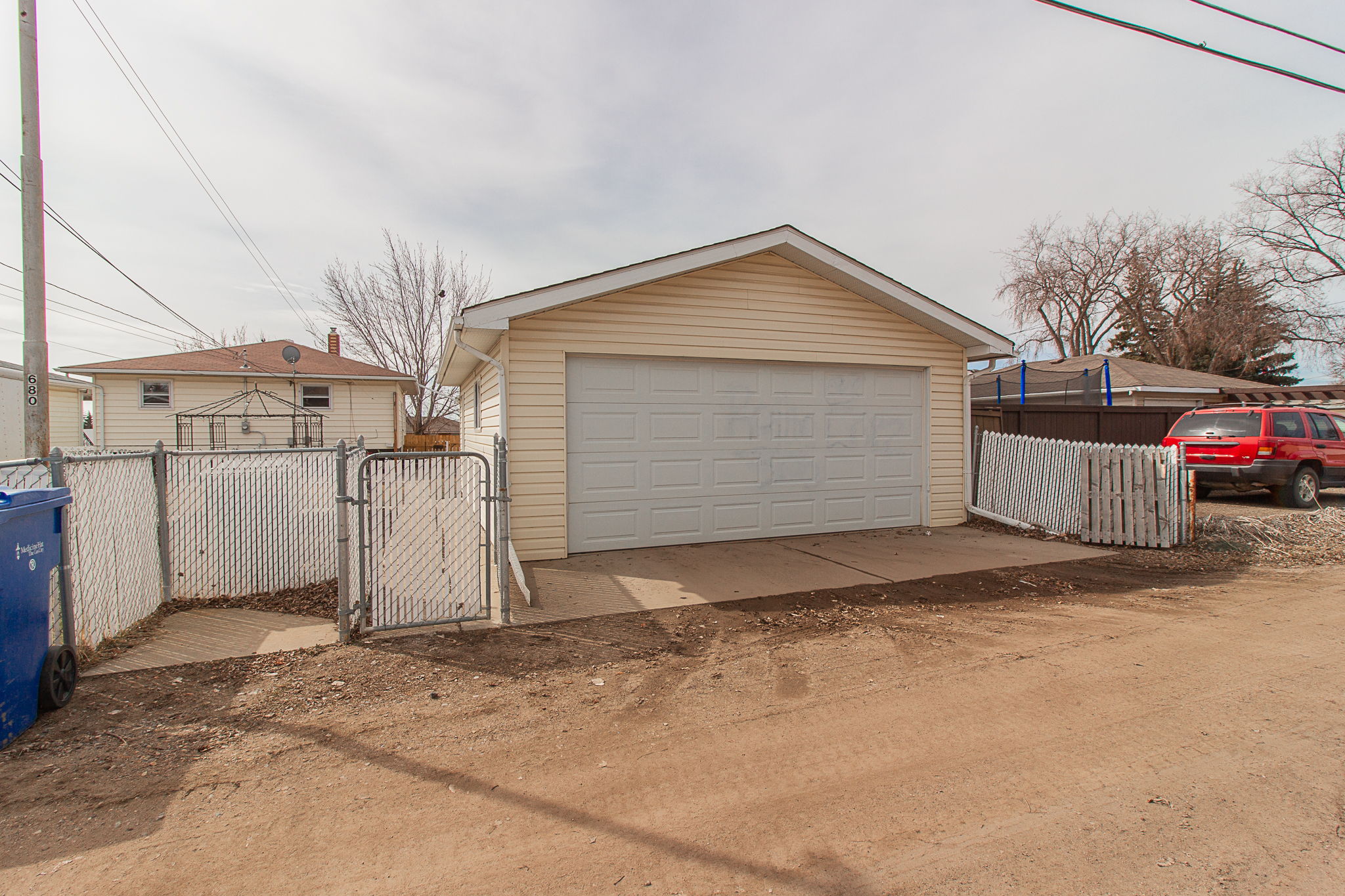 680 8 St SW, Medicine Hat, AB T1A 4M4, US Photo 64