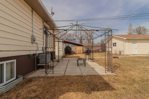 680 8 St SW, Medicine Hat, AB T1A 4M4, US Photo 57