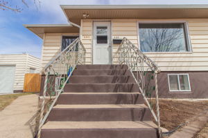  680 8 St SW, Medicine Hat, AB T1A 4M4, US Photo 3