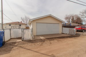  680 8 St SW, Medicine Hat, AB T1A 4M4, US Photo 63