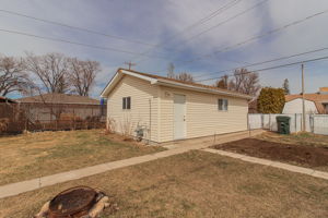  680 8 St SW, Medicine Hat, AB T1A 4M4, US Photo 58