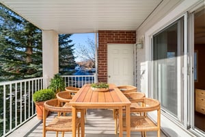 DSC07923 virtually staged.jpeg