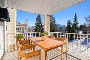 DSC07926 virtually staged.jpeg