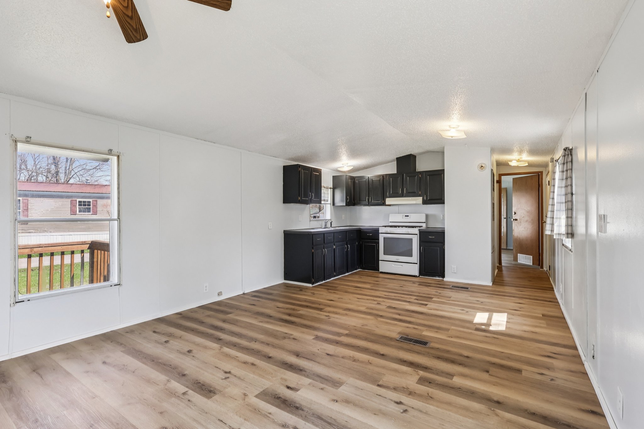 Lake Rd W 21-S0904-008.jpg