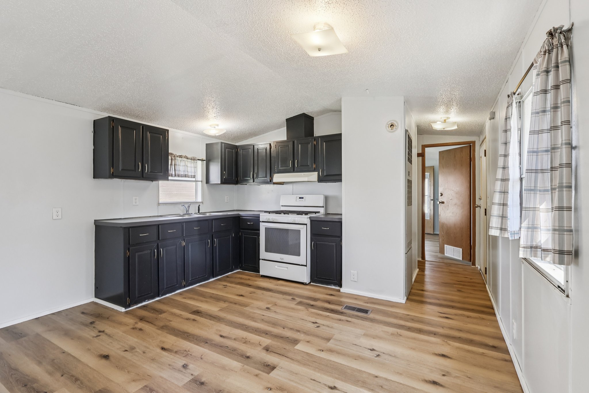 Lake Rd W 21-S0904-010.jpg