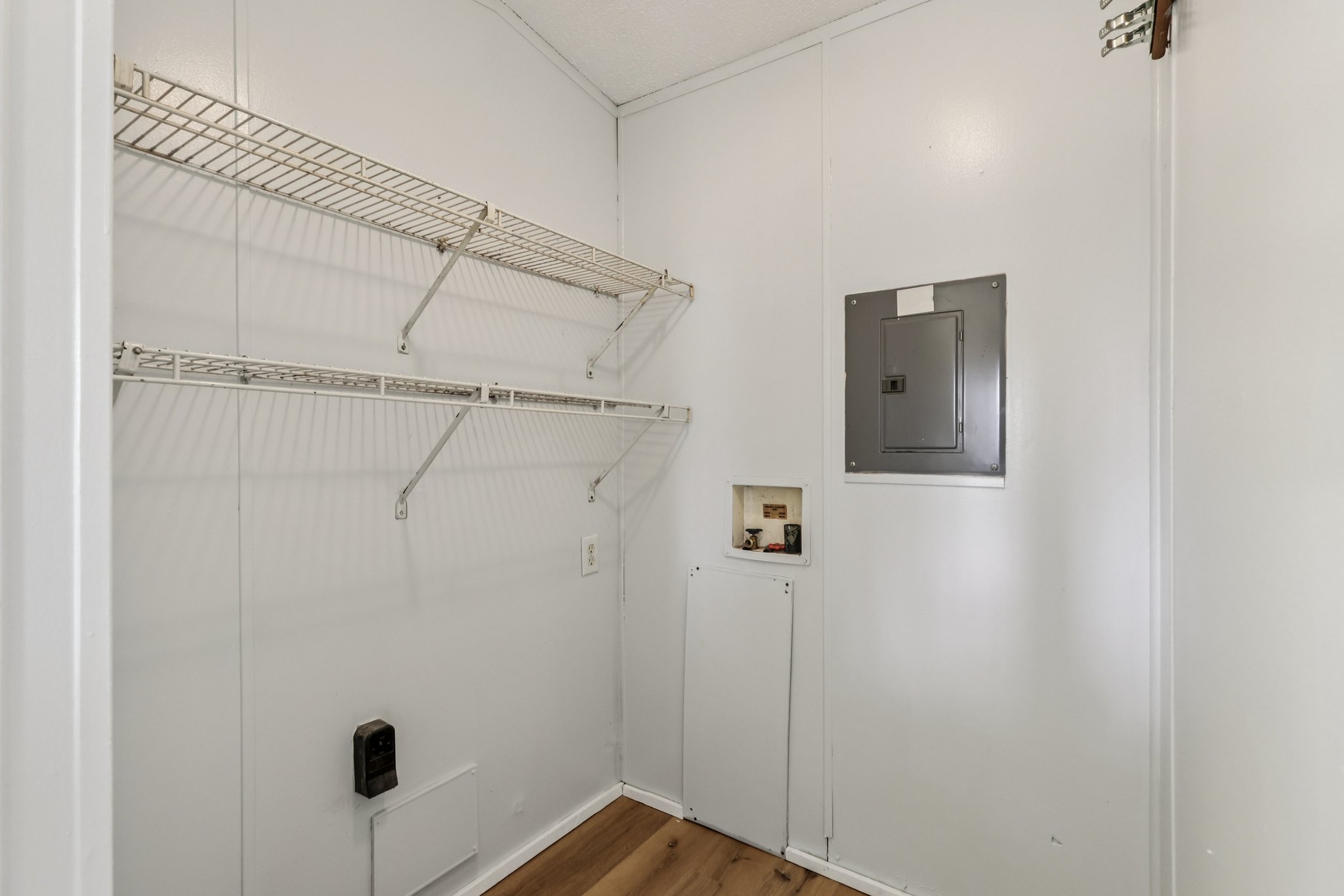 Lake Rd W 21-S0904-016.jpg