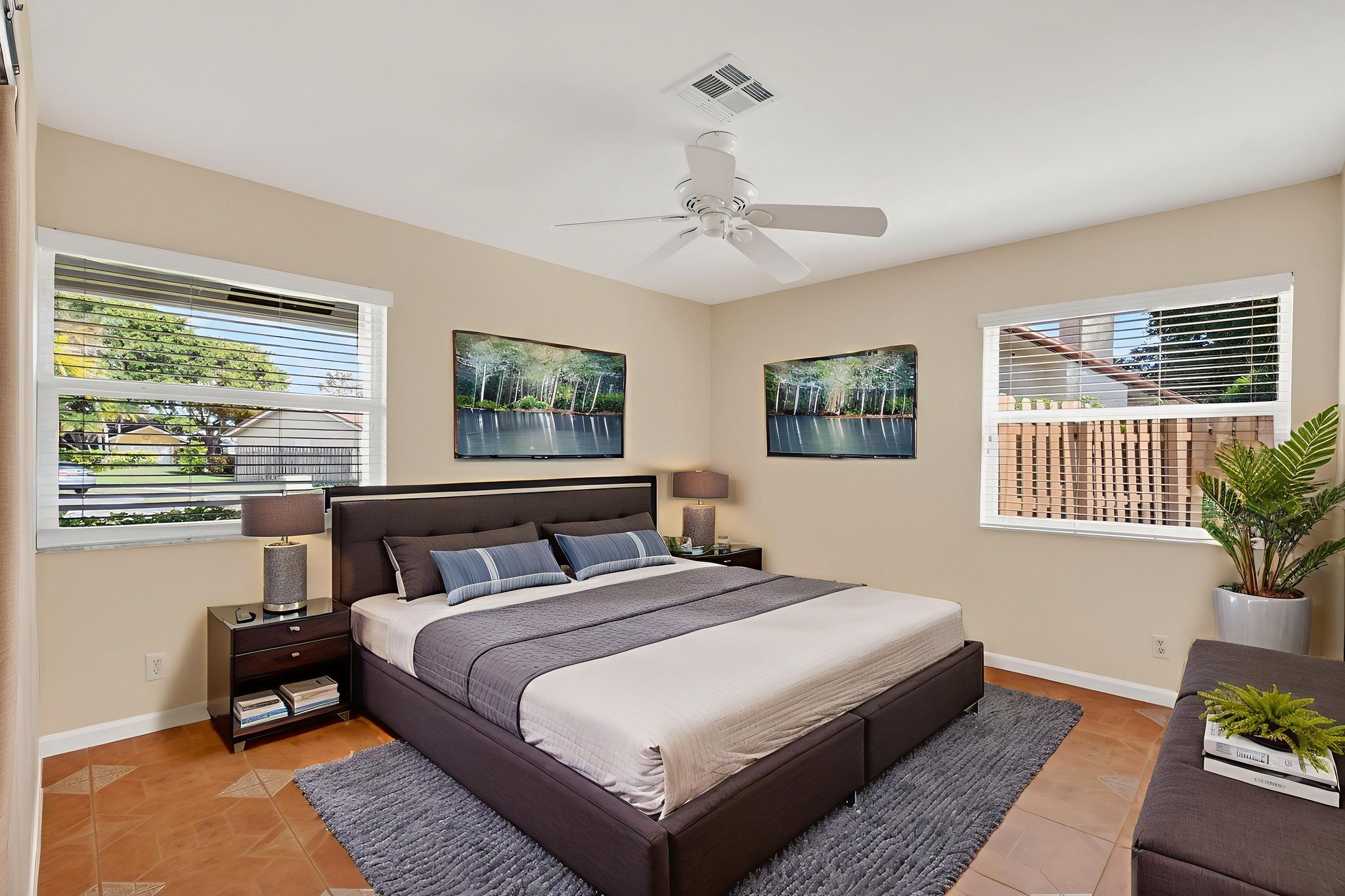 DSC_7071 virtually staged.jpeg