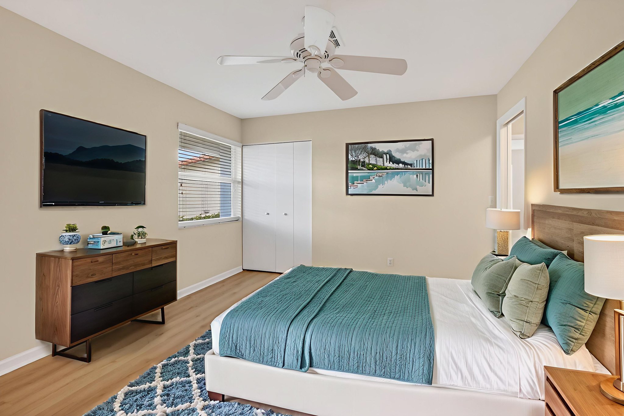 DSC_7111 virtually staged.jpeg