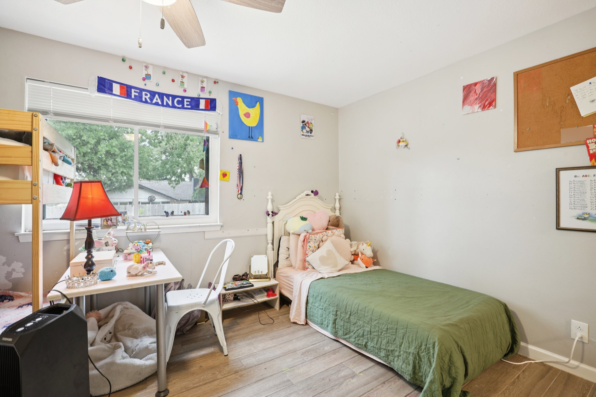 Moonmont Dr-S0107-027.jpg