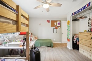 Moonmont Dr-S0107-025.jpg