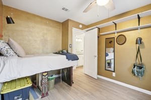 Moonmont Dr-S0107-030.jpg