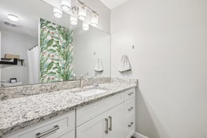 Moonmont Dr-S0107-031.jpg