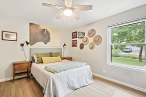 Moonmont Dr-S0107-034.jpg