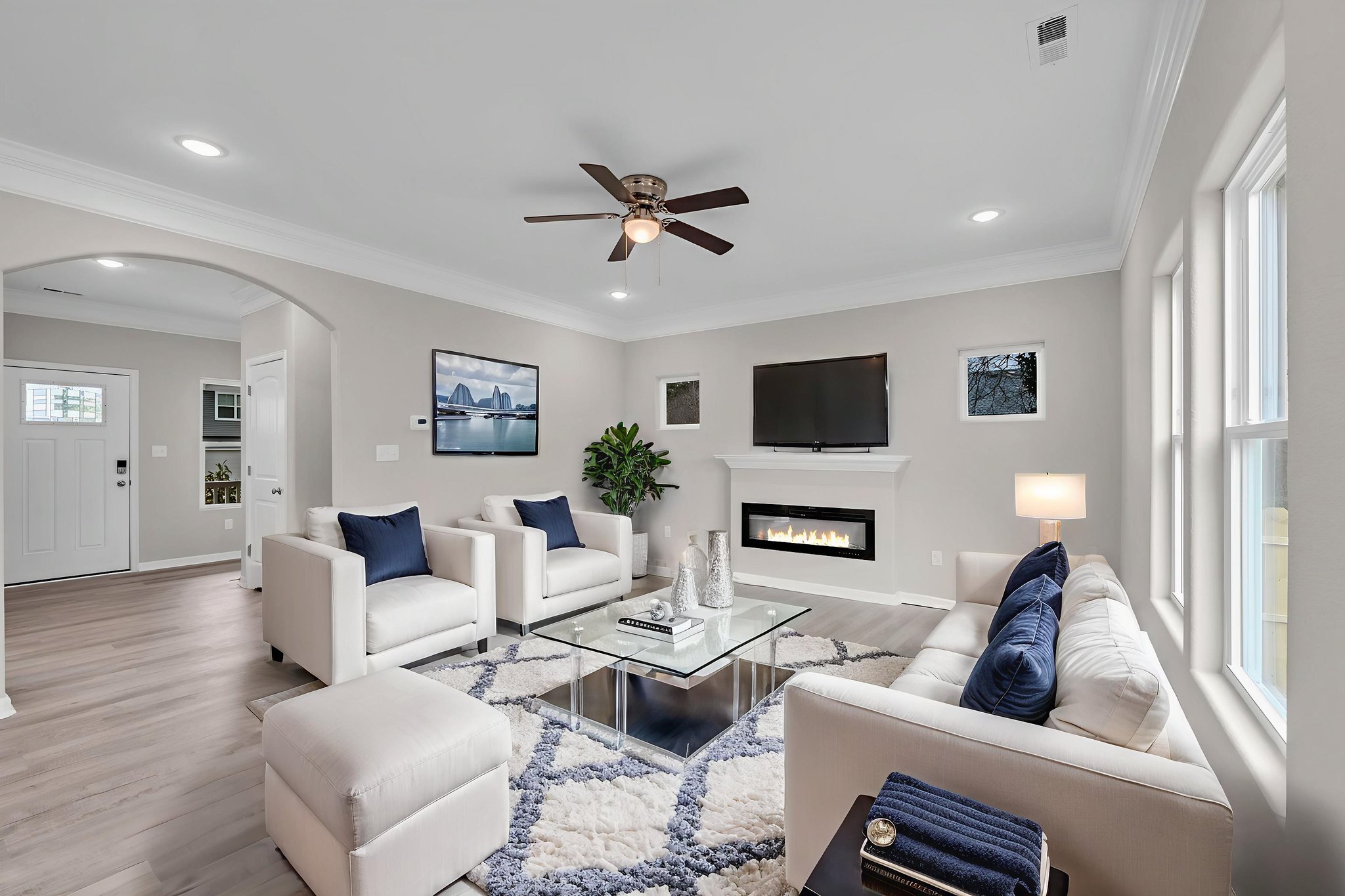 DSC_0495 virtually staged.jpeg