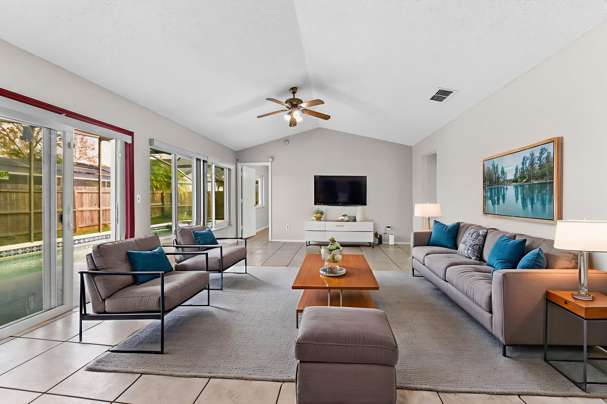 DSC_8247 virtually staged.jpeg