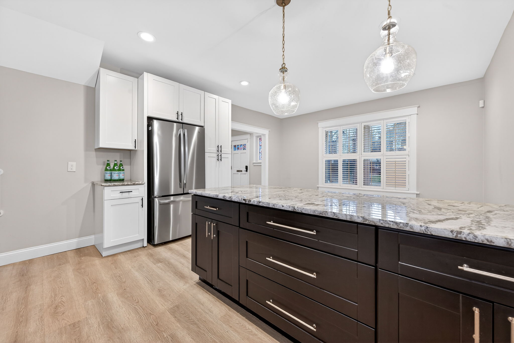 There is flexible space next to the fridge that would make an excellent wine or coffee bar! Bring your Pinterest Boards.