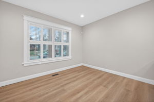 This property is meticulous. Entertain the day you move in!