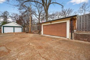 The alley is tidy and easily-accessed.