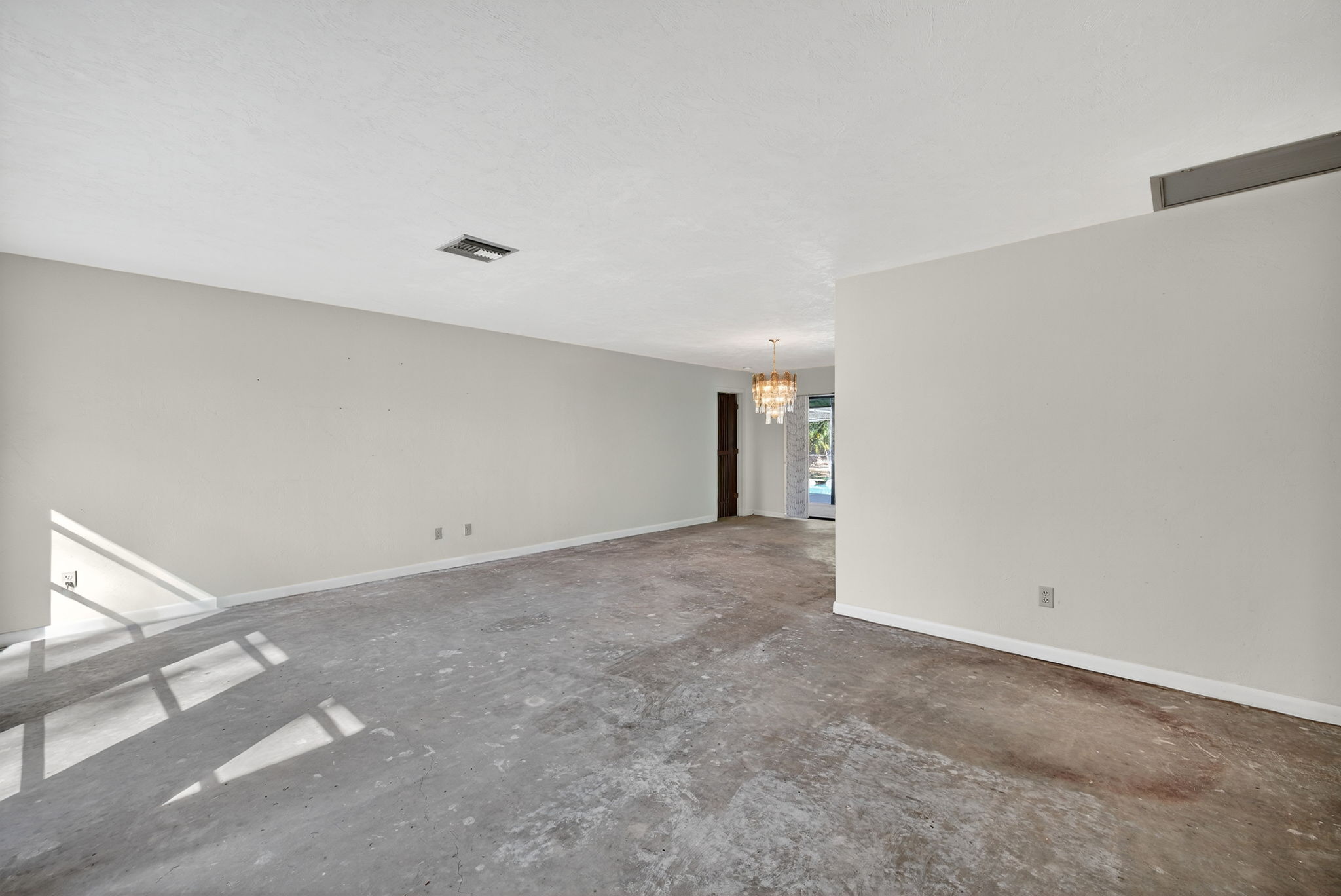 Living Room 1 of 4 - r