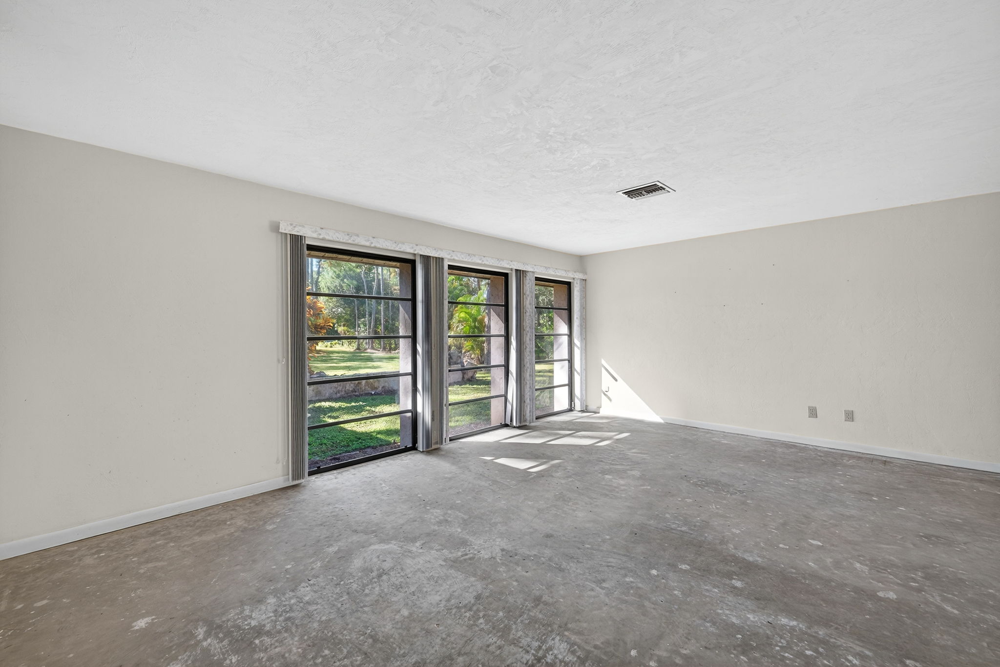 Living Room 3 of 4 - r