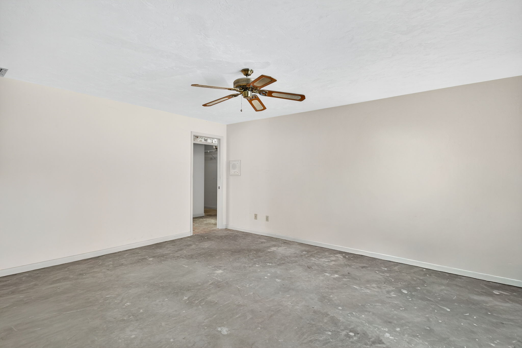 Primary Bedroom 1 of 3 - r