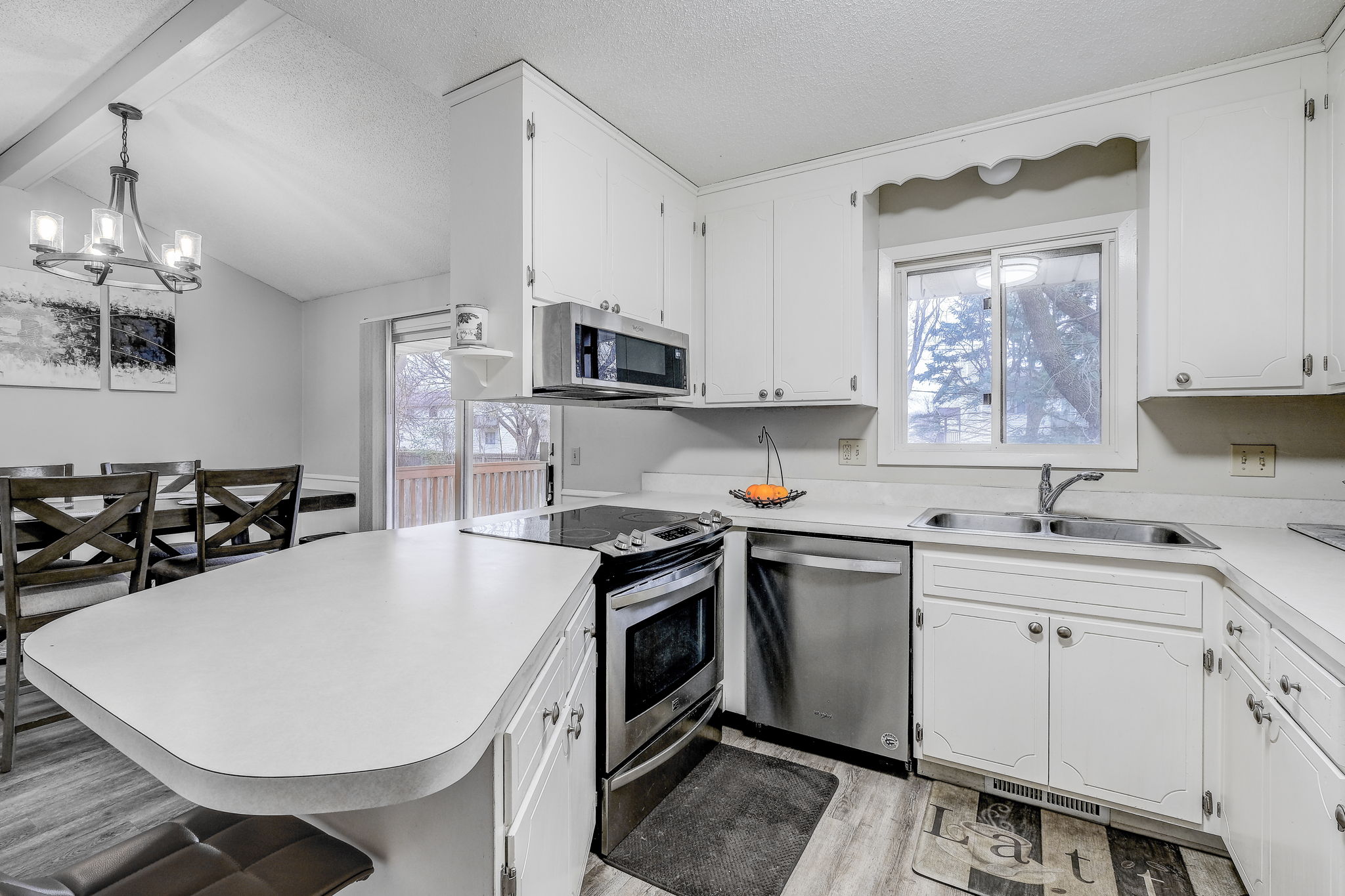 Kitchen/Eating Area