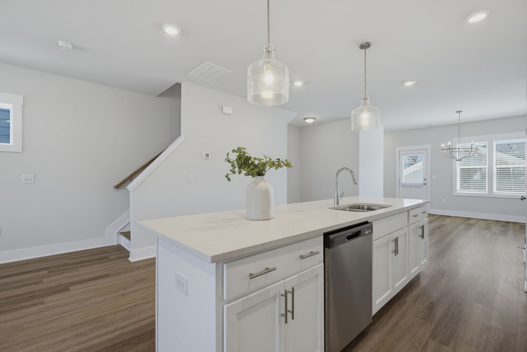682 Vine Pkwy-10
